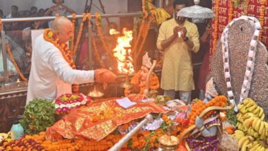 Photo of पांचवें बड़े मंगल पर पंचमेवा, पंचफल का भोग एवं पंच इत्र से हुआ हनुमान जी का दिव्य श्रृंगार