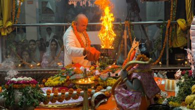 Photo of सातवें बड़े मंगल पर लेटे हुए हनुमान मंदिर में समोसे-खस्ते का भव्य भंडारा