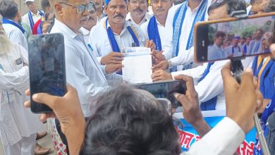 Photo of ललिता गौतम हत्याकांड की सीबीआई जांच की मांग को लेकर भीम आर्मी का धरना