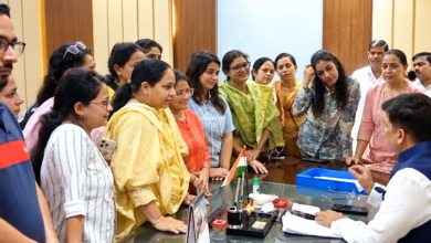 Photo of रेजीडेंसी गार्डन की महिलाएं पहुंचीं नगर निगम, मेयर को सौंपा शिकायती पत्र