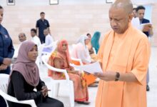 Photo of जनता दर्शन में सीएम योगी ने सुनीं जनसमस्याएं, शीघ्र निस्तारण के निर्देश