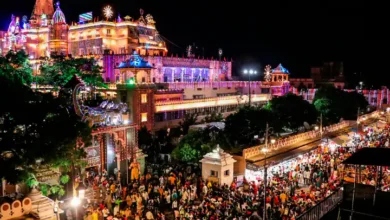 Photo of कृष्ण जन्माष्टमी पर यूपी में भक्ति की धूम, मथुरा-वृंदावन में उमड़ा श्रद्धालुओं का सैलाब
