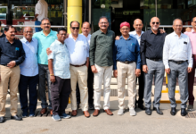Photo of 44 साल बाद मिले SVPC के सहपाठी, डॉ. अतुल मलिकराम ने भेंट कीं पुस्तकें।