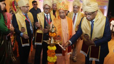 Photo of लोहिया विधि विश्वविद्यालय के 5वें दीक्षांत समारोह में सीएम योगी ने मेधावी विद्यार्थियों को पदक देकर किया सम्मानित