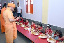 Photo of बेटियों के पांव पखार सीएम योगी ने की मातृशक्ति की आराधना