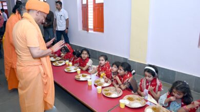 Photo of बेटियों के पांव पखार सीएम योगी ने की मातृशक्ति की आराधना