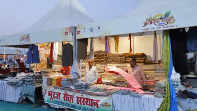 Photo of ब्रजरज उत्सव में छाया स्वदेशी का जादू, ओडीओपी और खादी उत्पादों की खरीदारी को उमड़ी भीड़